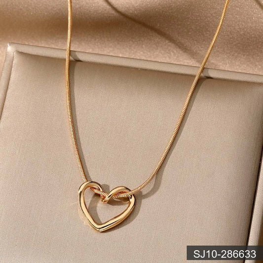Korean Hollow Heart Pendant Necklace Lightweight Clavicle Chain Jewellery for Girls Fashion Simplicity