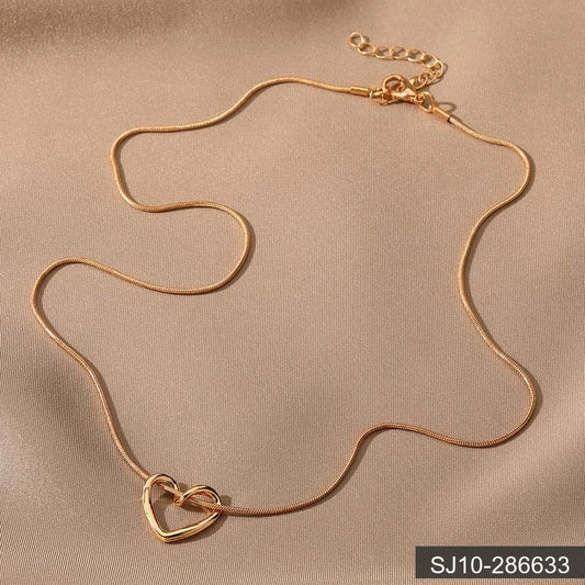 Korean Hollow Heart Pendant Necklace Lightweight Clavicle Chain Jewellery for Girls Fashion Simplicity