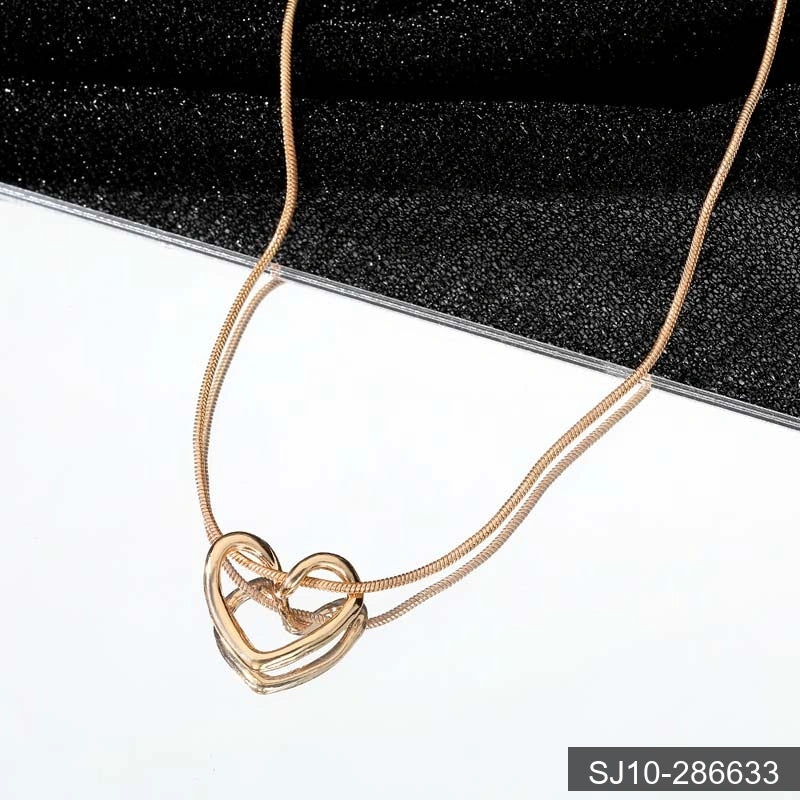 Korean Hollow Heart Pendant Necklace Lightweight Clavicle Chain Jewellery for Girls Fashion Simplicity